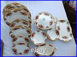 ROYAL ALBERT OLD COUNTRY ROSES DINNER SERVICE FOR SIX PEOPLE