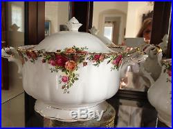 ROYAL ALBERT OLD COUNTRY ROSES LARGE SOUP TUREEN ENGLAND