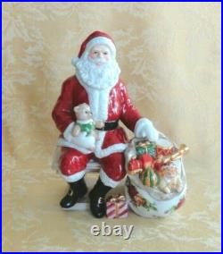 ROYAL ALBERT OLD COUNTRY ROSES SANTA FIGURINE Limited Edition # 97/2000