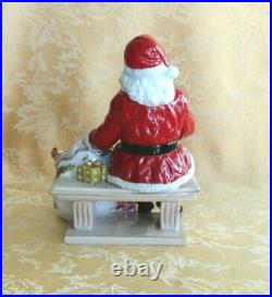 ROYAL ALBERT OLD COUNTRY ROSES SANTA FIGURINE Limited Edition # 97/2000
