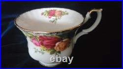 ROYAL ALBERT OLD COUNTRY ROSES Teacup Saucer Butter Plates 1 7 Pieces