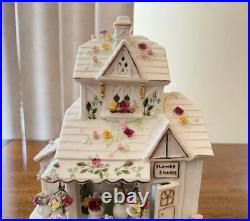 ROYAL ALBERT Old Country Roses Electric Lighted Flower Shoppe Excellent