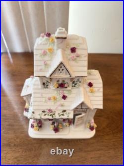 ROYAL ALBERT Old Country Roses Electric Lighted Flower Shoppe Excellent