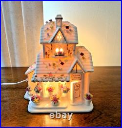 ROYAL ALBERT Old Country Roses Electric Lighted Flower Shoppe Excellent