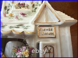ROYAL ALBERT Old Country Roses Electric Lighted Flower Shoppe Excellent