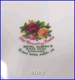 ROYAL ALBERT Old Country Roses Footed Pedestal Bowl Round 10.25 England 1962