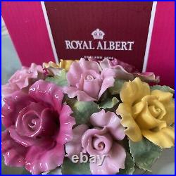ROYAL ALBERT Old Country Roses NIB Music Box MINT