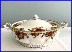 ROYAL ALBERT Old Country Roses Round COVERED VEGETABLE BOWL Casserole Dish