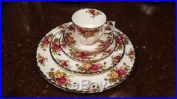 ROYAL ALBERT Old Country Roses Service for 12 60 Pieces