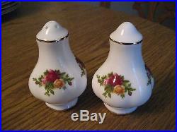 ROYAL ALBERT Old Country Roses Service for 12 with serving pieces ORIGINAL BOX ROYAL ALBERT Old Country Roses Service for 12 with serving pieces ORIGINAL BOX