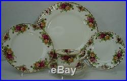 ROYAL ALBERT china OLD COUNTRY ROSES pattern 59-piece SET SERVICE for 12 ROYAL ALBERT china OLD COUNTRY ROSES pattern 59-piece SET SERVICE for 12