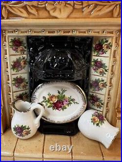 Royal AlbertOld Country Roses Classic Fireplace TeapotPAUL CARDEW 1996 NEW