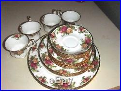 Royal Albert 1962 England OLD COUNTRY ROSES 4 Place Settings (20 Pcs)