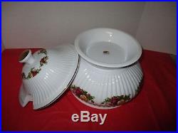 Royal Albert 1962 England OLD COUNTRY ROSES Covered Soup Tureen