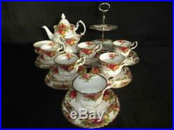 Royal Albert 22 Piece Old Country Roses Tea Service incl. Two tier cake stand