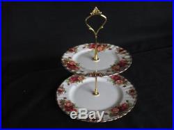 Royal Albert 22 Piece Old Country Roses Tea Service including 2 Tier Cake Stand