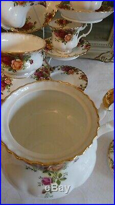 Royal Albert 24 x Piece Old Country Roses Tea Service 1st Quality Org. Stamp