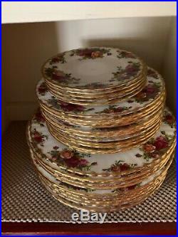 Royal Albert Bone China England Old Country Rose excellent condition serving 12