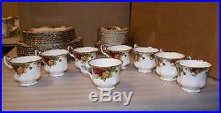 Royal Albert Bone China England Old Country Roses 40 Piece Service Set 8 Person