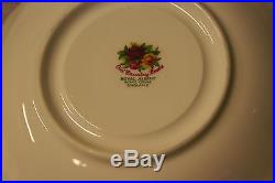 Royal Albert Bone China England Old Country Roses 40 Piece Service Set 8 Person