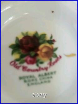 Royal Albert Bone China Old Country Roses 12 Cups and 12 Saucers England