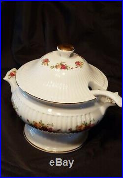 Royal Albert Bone China Old Country Roses Soup Toureen with ladel