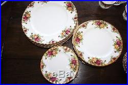 Royal Albert ChinaOld Country Roses40 Piece/8 Place SettingsUnsed Condition