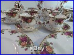 Royal Albert China Old Country Roses 8 Place Settings Plates/Cups/Saucers