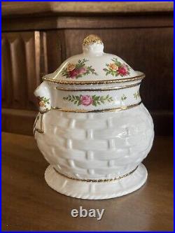 Royal Albert Christmas Old Country Rose Basket Weave 5 piece Tea Set
