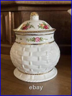 Royal Albert Christmas Old Country Rose Basket Weave 5 piece Tea Set