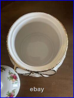 Royal Albert Christmas Old Country Rose Basket Weave 5 piece Tea Set