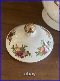 Royal Albert Christmas Old Country Rose Basket Weave 5 piece Tea Set