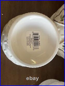Royal Albert Christmas Old Country Rose Basket Weave 5 piece Tea Set