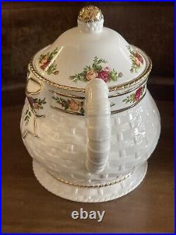 Royal Albert Christmas Old Country Rose Basket Weave 5 piece Tea Set