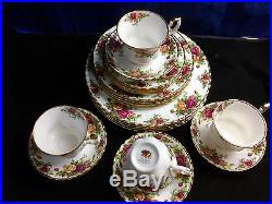Royal Albert DOulton Old Country Roses 20 pieces place setting for 4 England Royal Albert DOulton Old Country Roses 20 pieces place setting for 4 England