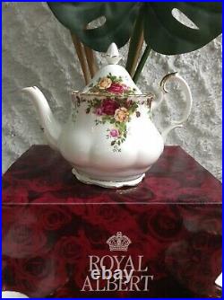 Royal Albert(Doulton)Old Country Roses1962 Teapot, Creamer, 3 cups & 4 saucers