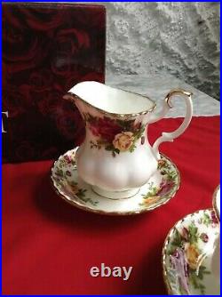 Royal Albert(Doulton)Old Country Roses1962 Teapot, Creamer, 3 cups & 4 saucers