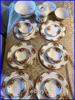 Royal Albert Doulton Old Country Roses 22 Pieces Oriental Dinner Set