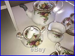 Royal Albert England Old Country Roses 19 pieces tea pot milk jug and cups sauc