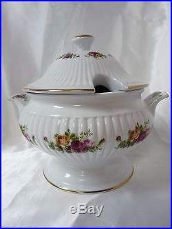 Royal Albert Fine China Old Country Roses Covered Vegetable or Tureen NWT