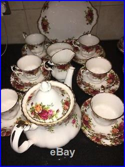 Royal Albert OLD COUNTRY ROSES 22 Piece Tea Set