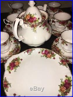 Royal Albert OLD COUNTRY ROSES 22 Piece Tea Set