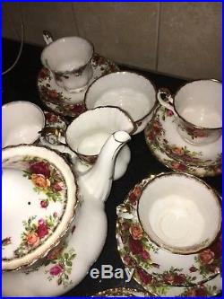 Royal Albert OLD COUNTRY ROSES 22 Piece Tea Set