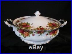 Royal Albert -OLD COUNTRY ROSES Covered Vegetable Bowl Made In England