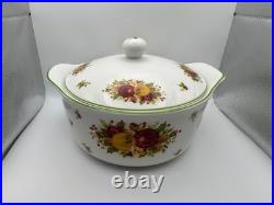 Royal Albert OLD COUNTRY ROSES HOLIDAY Round Covered Casserole with Green Trim