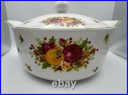Royal Albert OLD COUNTRY ROSES HOLIDAY Round Covered Casserole with Green Trim
