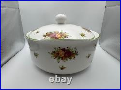 Royal Albert OLD COUNTRY ROSES HOLIDAY Round Covered Casserole with Green Trim