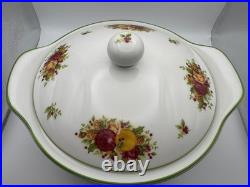 Royal Albert OLD COUNTRY ROSES HOLIDAY Round Covered Casserole with Green Trim
