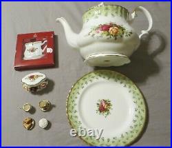 Royal Albert OLD COUNTRY ROSES Large Bone China Teapot, Plus extras. 1962