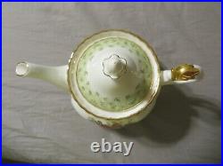 Royal Albert OLD COUNTRY ROSES Large Bone China Teapot, Plus extras. 1962